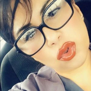 Meet your Posher, Charmaine